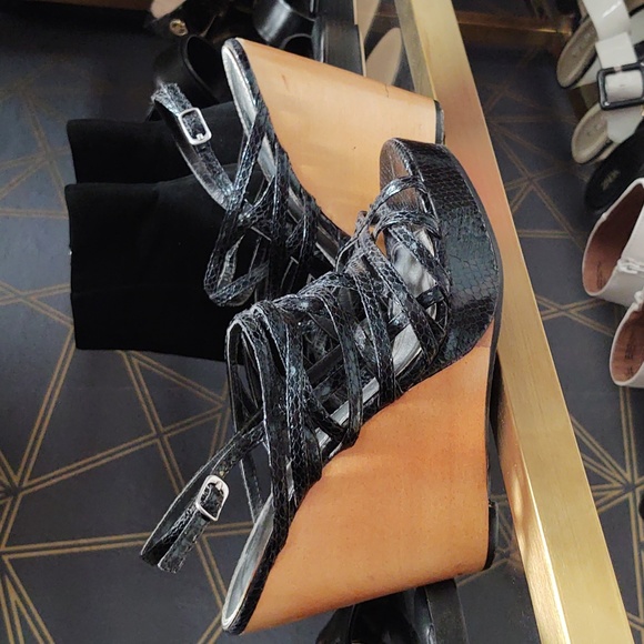 White House Black Market Shoes - White House Black Market Size 8 shoes